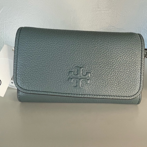 Tory Burch Arctic Thea Flat Wallet Crossbody. - Picture 1 of 3